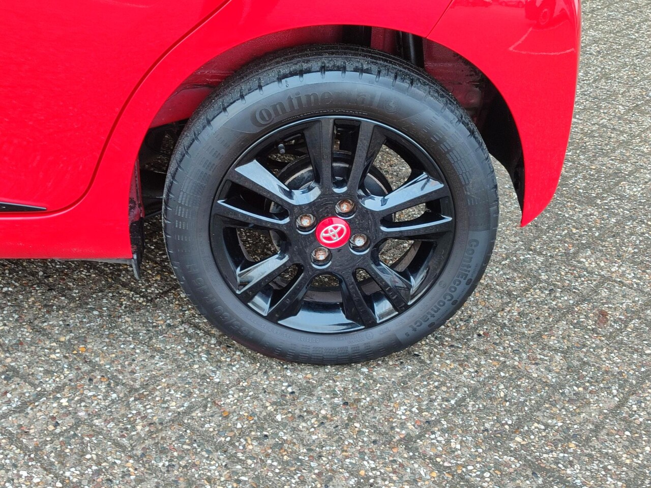 Toyota Aygo X - X-CITE BI-TONE PRIVACY GLASS NAVI 15'' LM-VELGEN CAMERA AIRCO BLUETOOTH NL-AUTO 1E-EIG - AutoWereld.nl