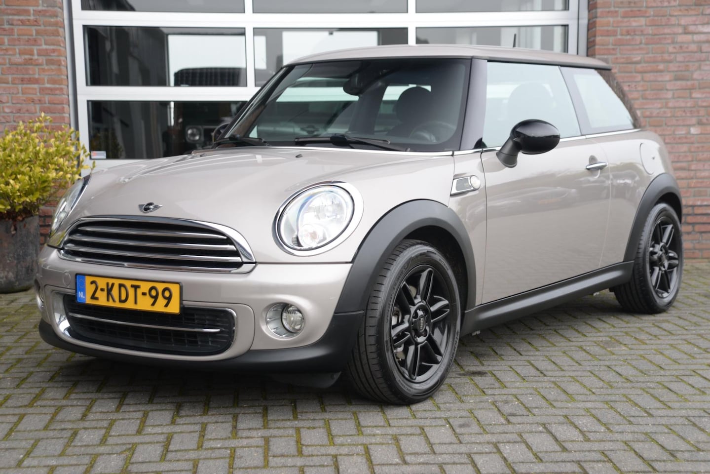MINI Cooper - Mini 1.6 Chili | Navigatie | Half leder | Orig. NL | - AutoWereld.nl