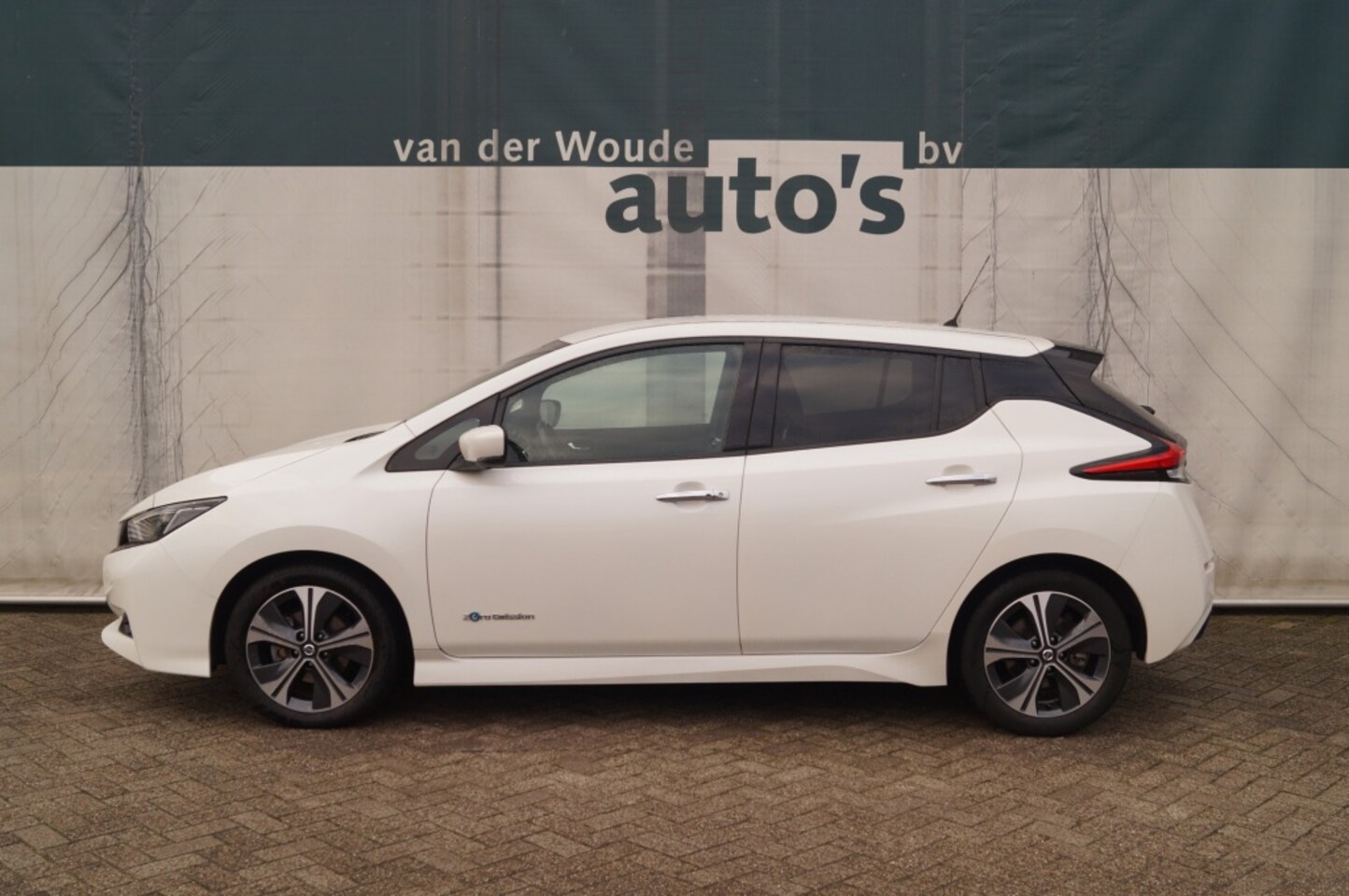 Nissan LEAF - N-Connecta 40kWh -SOH90%-NAVI-ECC-PDC-CAM- - AutoWereld.nl