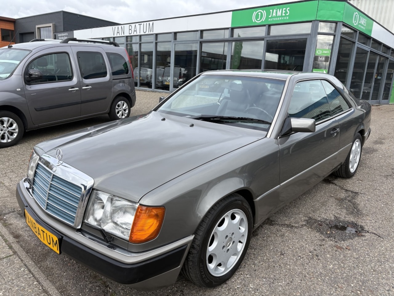 Mercedes-Benz 100-serie - CE-24 300 (124.051) - AutoWereld.nl