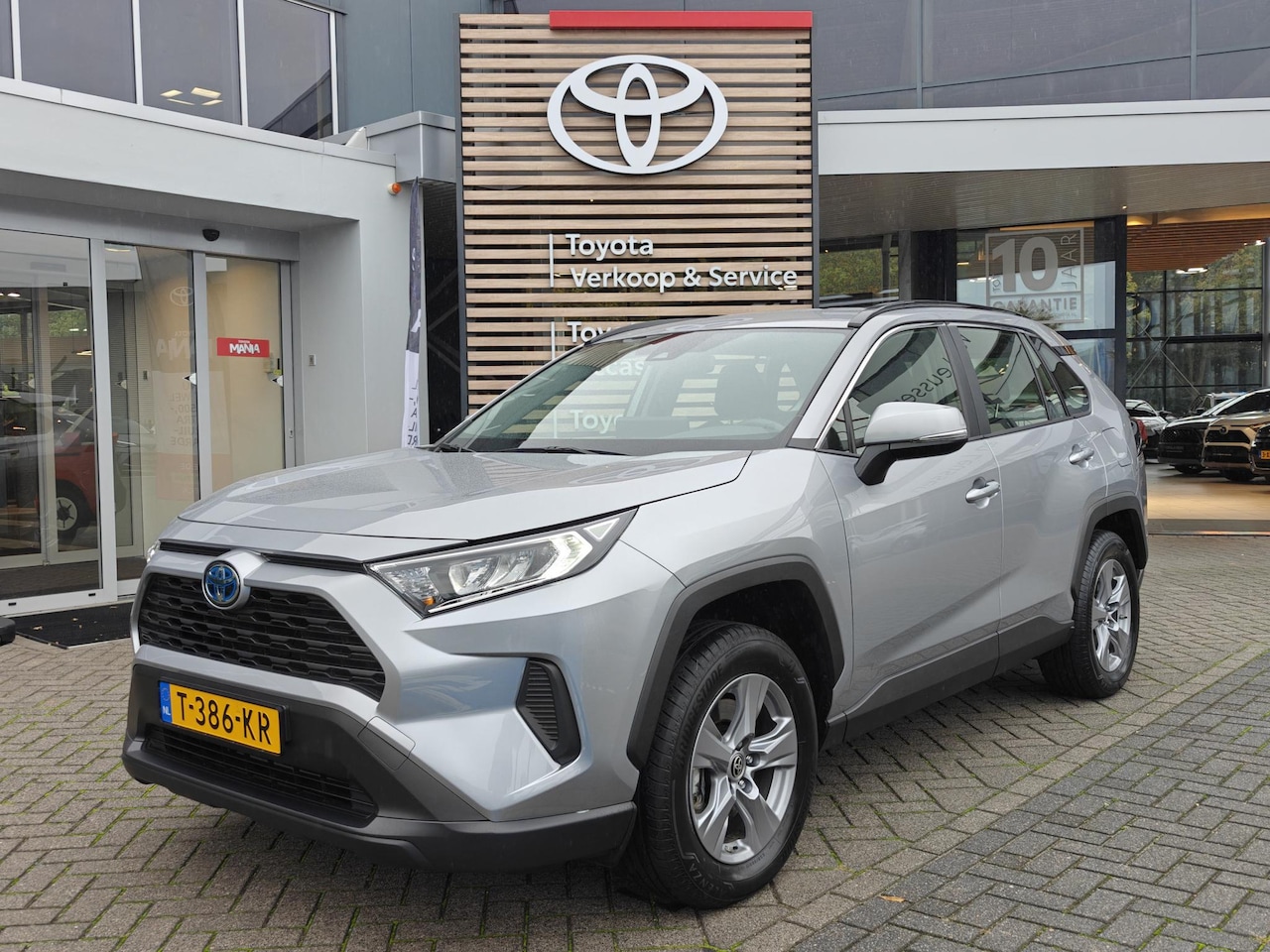 Toyota RAV4 - 2.5 HYBRID BUSINESS NL-AUTO NAVI BLUETOOTH AD-CRUISE CAMERA LM-VELGEN DAB+ - AutoWereld.nl