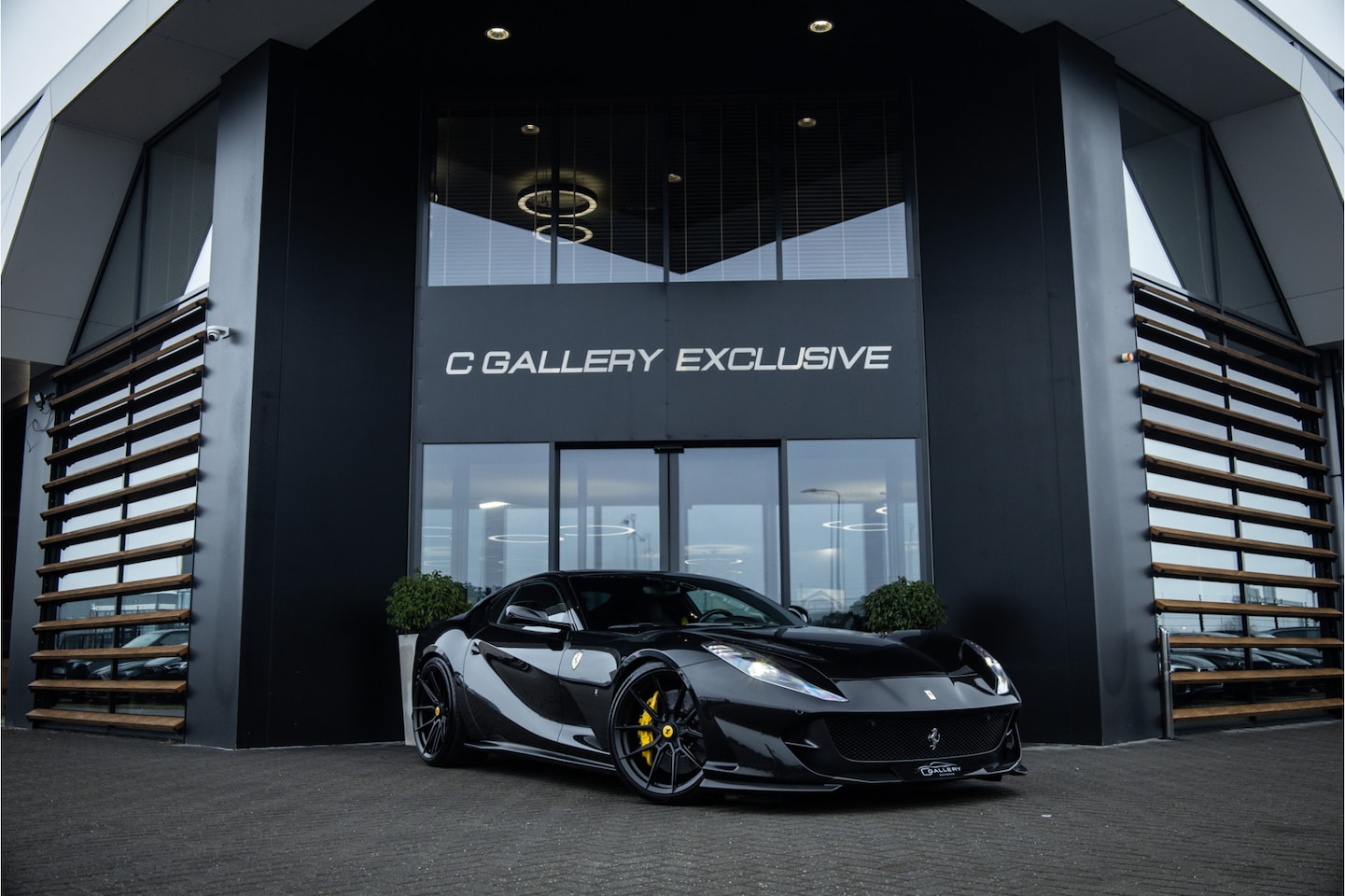 Ferrari 812 Superfast - 6.5 V12 HELE - Novitec | Nero Daytona | Lift | JBL | Camera | Memory | Stoelverwarming - AutoWereld.nl