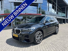 BMW X1 - sDrive20i High Executive Edition | Leder | Panoramadak | Head-Up Display | Stoelverwarming