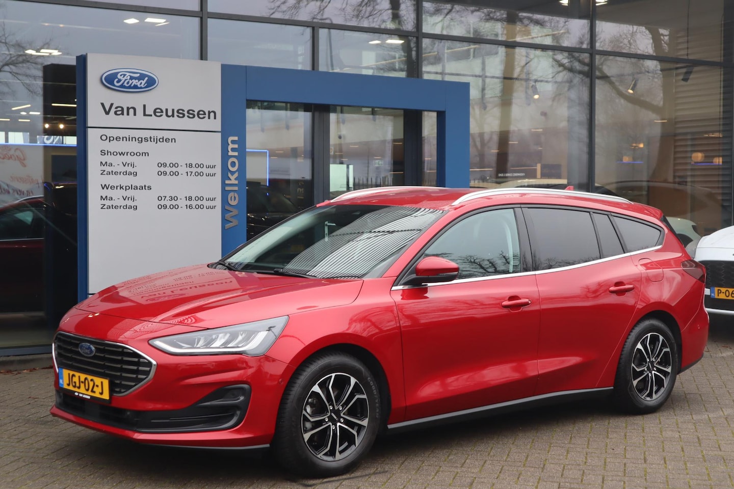 Ford Focus Wagon - 155PK HYBRID AUTOMAAT AD-CRUISE BLISS P-SENSOREN LM-VELGEN CAMERA EL-ACHTERKLEP 4-JR GARAN - AutoWereld.nl
