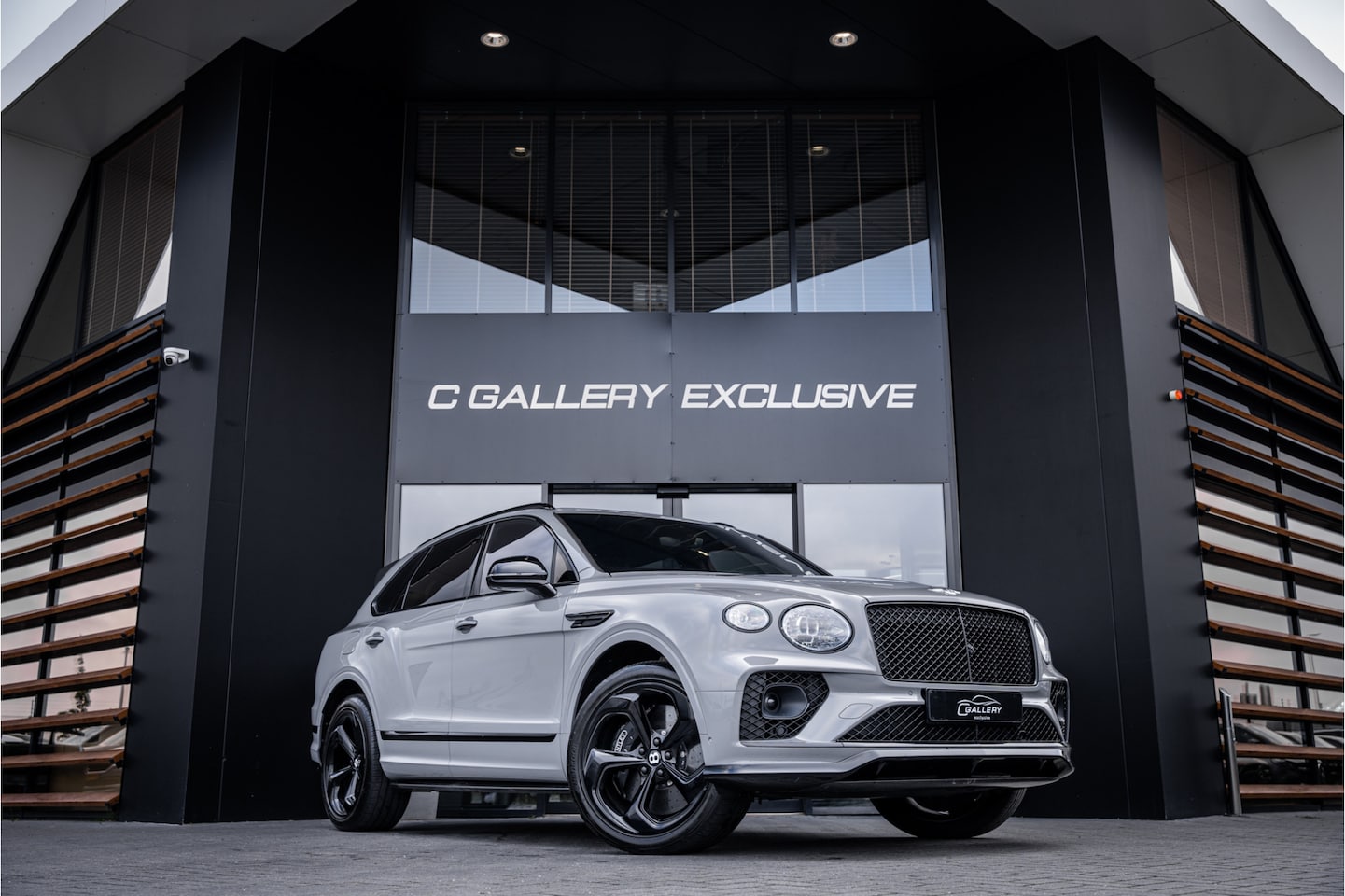 Bentley Bentayga - 4.0 V8 S - Panorama | Keramisch | Naim | Luchtvering | 360 Camera - AutoWereld.nl