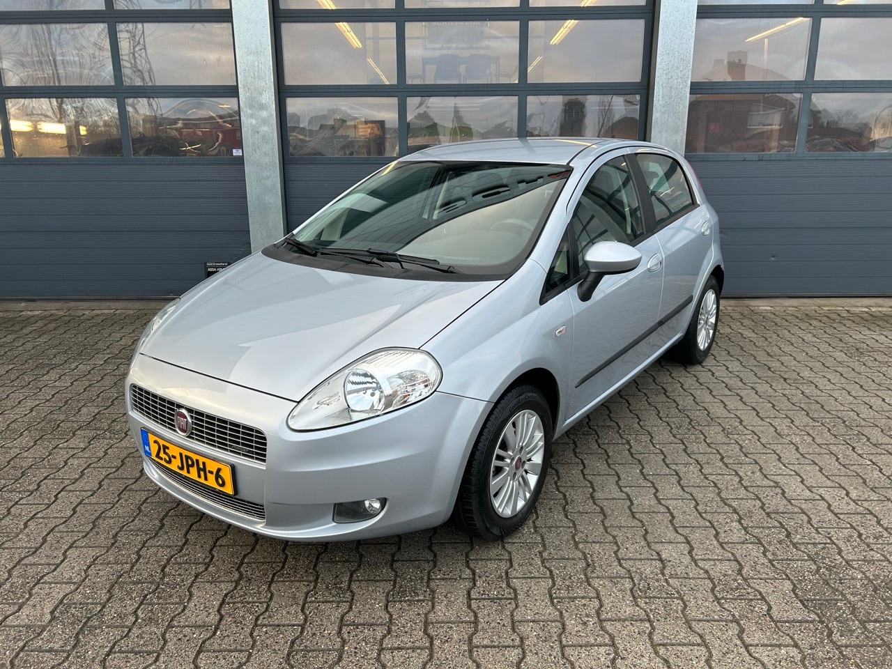 Fiat Grande Punto - Grande 1.4 16V 95pk 5-drs Edizione Lusso - AutoWereld.nl