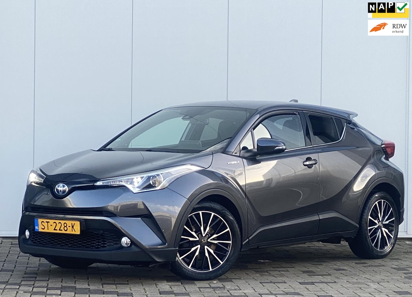 Toyota C-HR - 1.8 Hybrid Dynamic NAVI CAMERA DEALER ONDERHOUD - AutoWereld.nl