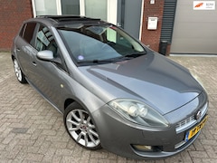 Fiat Bravo - 1.4 MultiAir Sport / Pano / Leder / Navi / PDC