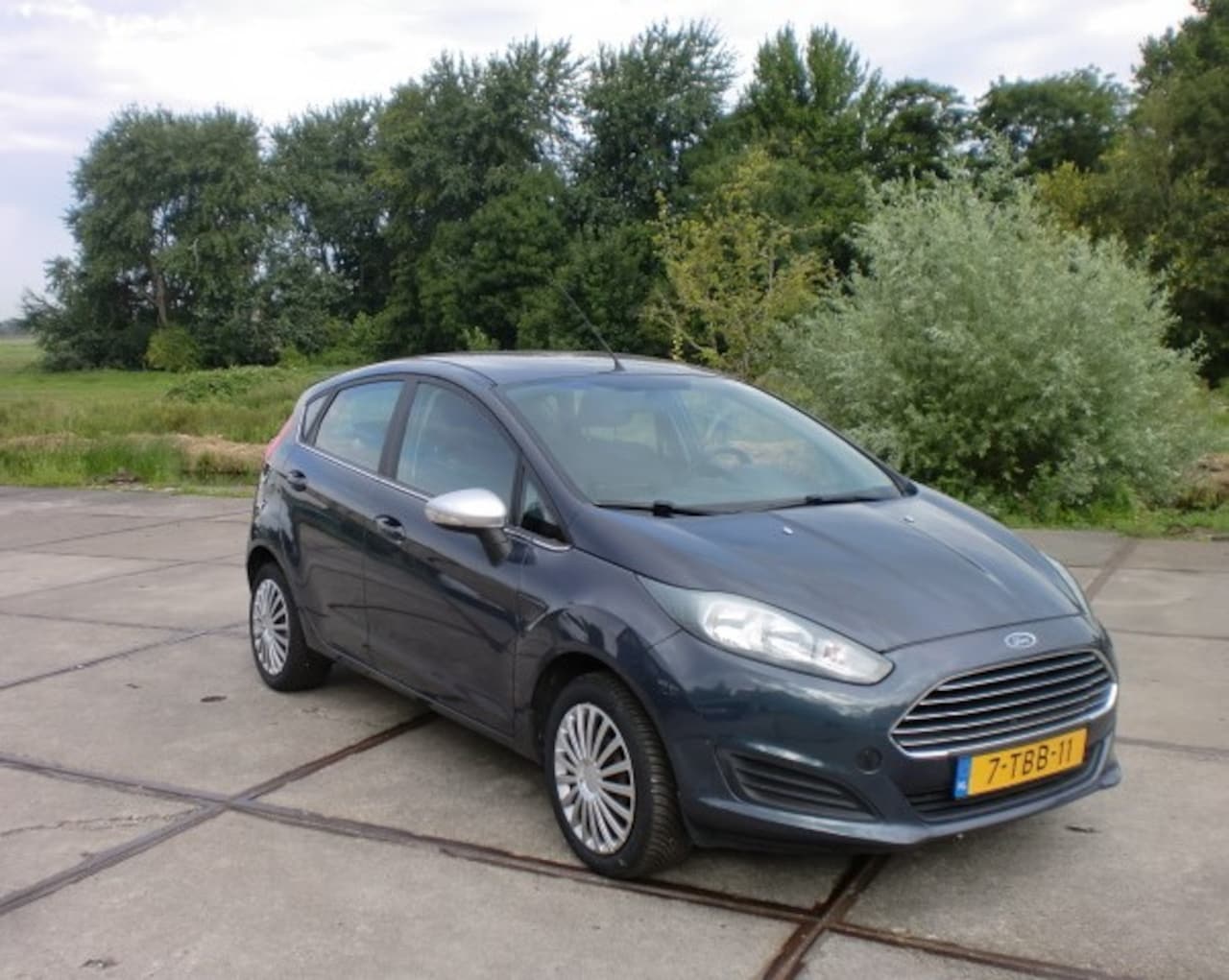 Ford Fiesta - 1.0 5DRS GRIJS BJ2014 APK2-27 AIRCO ELRAM/SP NAP - AutoWereld.nl