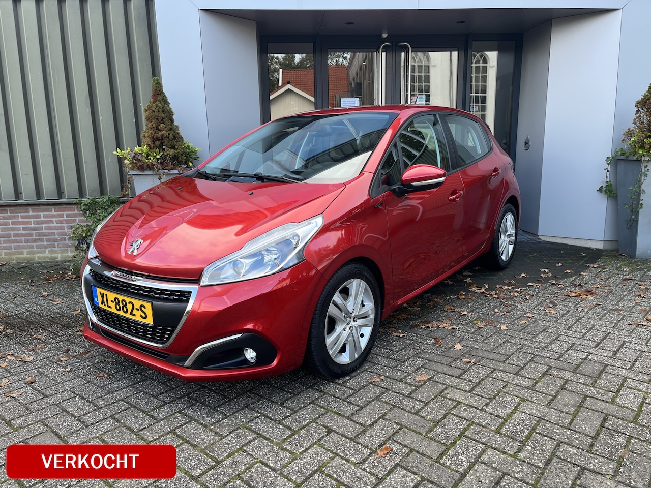 Peugeot 208 - 1.2 PureTech Signature 83 pk | Airco | Cruise control | Parkeersensoren | Navigatie | App- - AutoWereld.nl