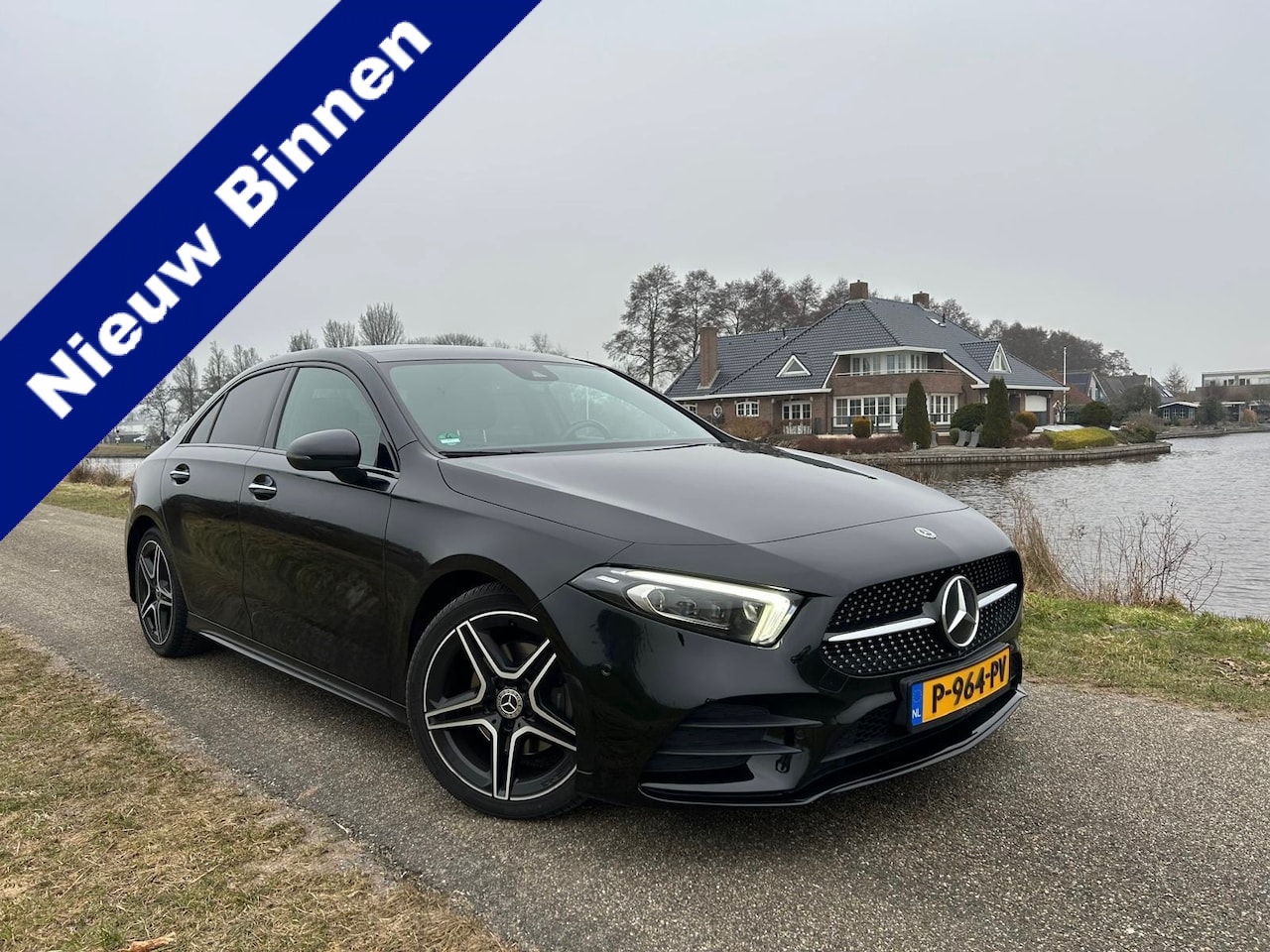 Mercedes-Benz A-klasse - 180 Business Solution AMG Pano / Sfeerverlichting / Camera - AutoWereld.nl