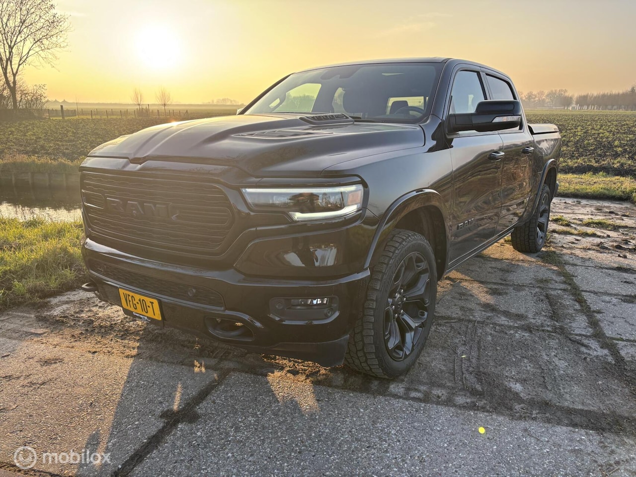 Dodge Ram 1500 - 4X4 5.7 V8 4x4 Crew Cab - AutoWereld.nl