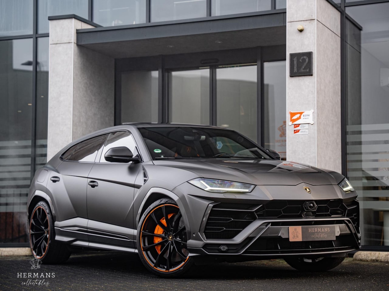 Lamborghini Urus - 4.0 V8 Graphite Capsule / 4-Seats / B&O 3D / Akra / Carbon / Pano / FULL - AutoWereld.nl