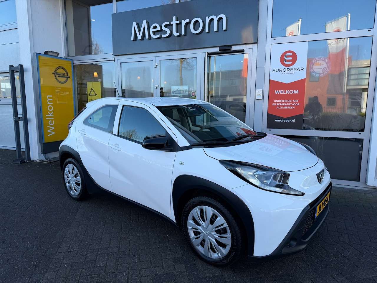 Toyota Aygo X - 1.0 VVT-i MT Play Airco carplay navi - AutoWereld.nl