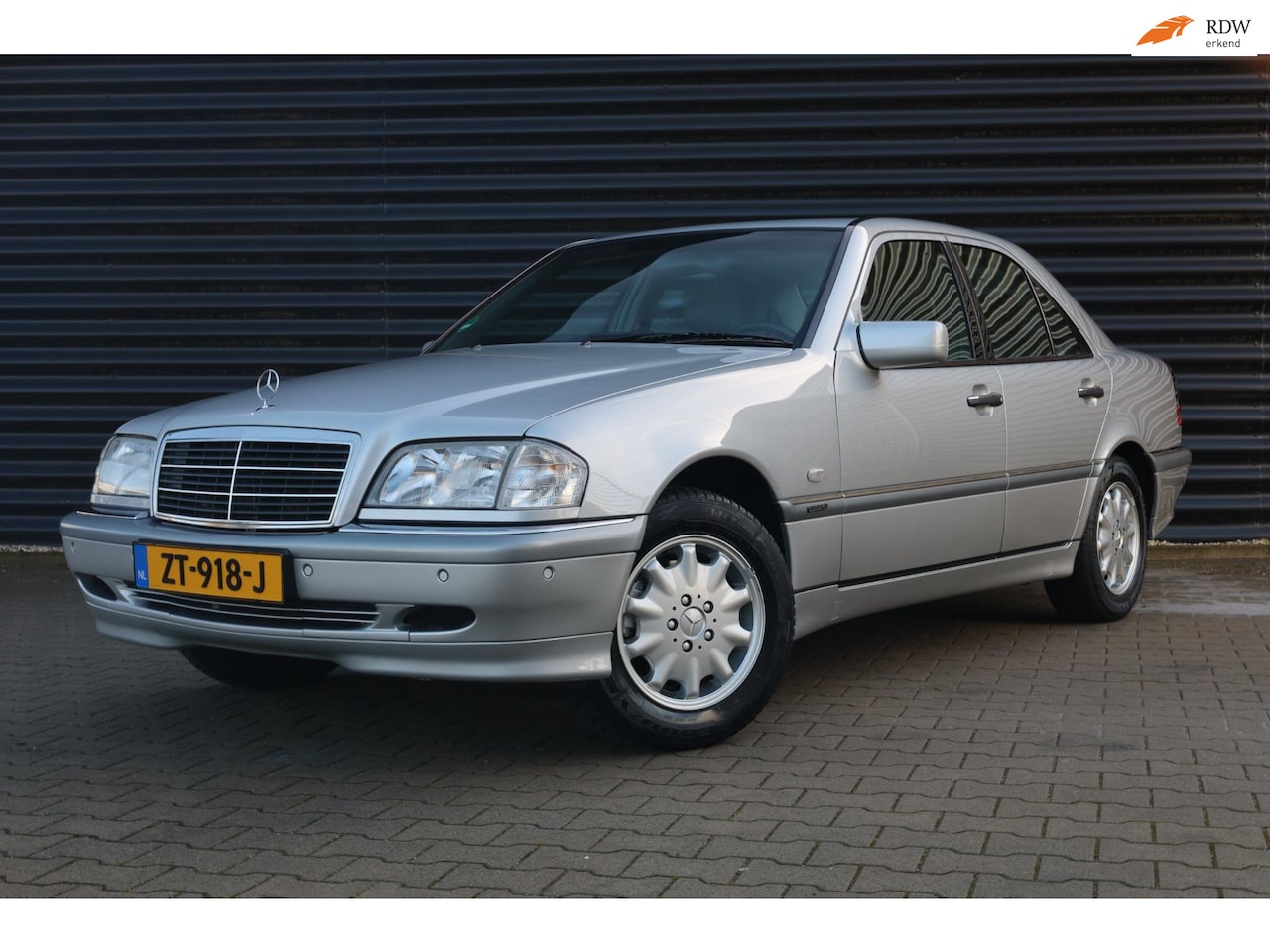 Mercedes-Benz C-klasse - 240 ELEGANCE / ELEKTRISCHE RAMEN / AIRCO / ORIGINELE STAAT! - AutoWereld.nl