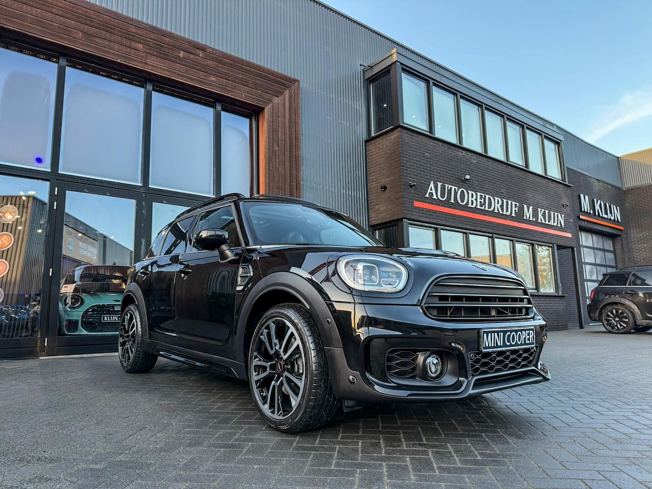 MINI Countryman - Mini 1.5 Cooper John Cooper Works aut 136pk/pano/Jcw stoelen/virtual cockpit/navi/btw - AutoWereld.nl