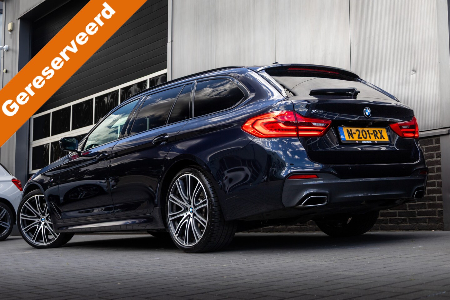 BMW 5-serie Touring - 530d 266 pk xDrive High Executive M-Sportpakket / BTW-Auto/ Dealer.Ond/ Pano-Dak/ Leder/ S - AutoWereld.nl