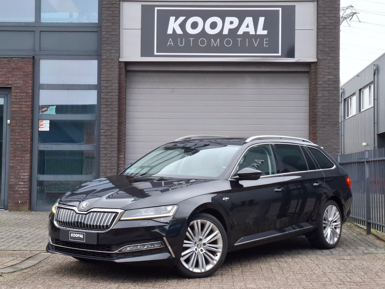 Skoda Superb Combi - 1.4 TSI iV Laurent & Klement | Pano | Trekhaak | Dealer Onderhouden - AutoWereld.nl