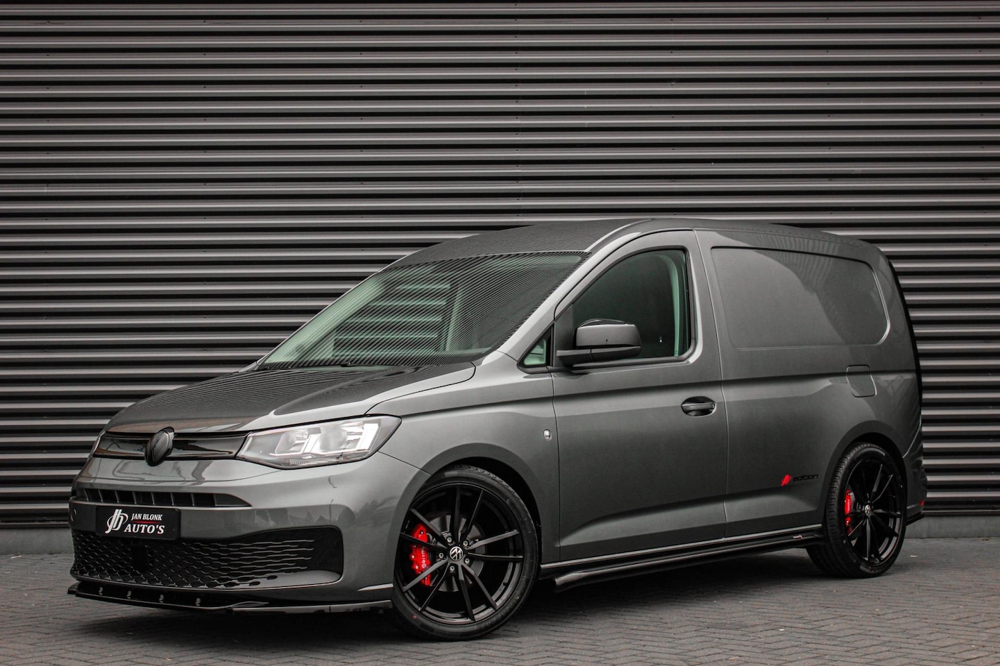 Volkswagen Caddy Cargo - 2.0 TDI 199PK BLACK OPS / JB- EDITION / LEDEREN BEKLEDING / MAXTRON / SIDE- BARS/ VERLAGIN - AutoWereld.nl