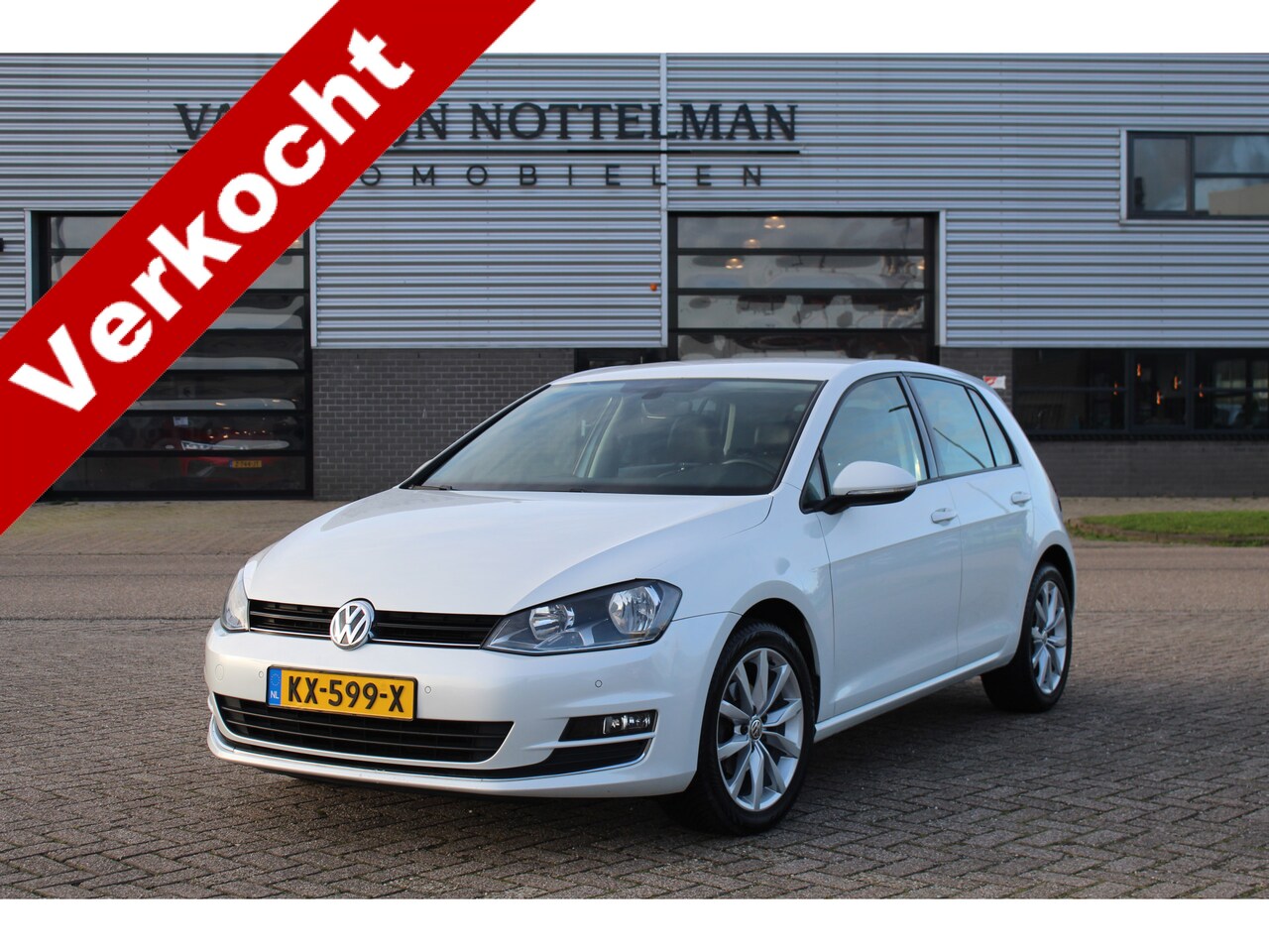 Volkswagen Golf - 1.2 TSI Connected Series / Carplay / Camera / N.A.P. - AutoWereld.nl