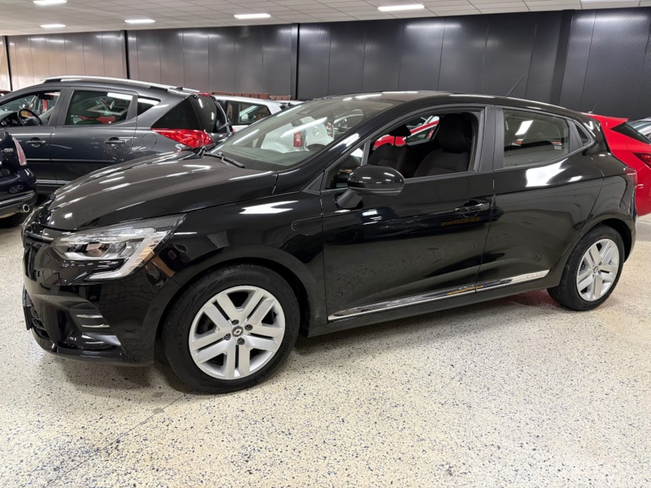 Renault Clio - 1.0 TCE ZEN / Airco / Cruise / Navi / Led Verlichting / Dab Radio - AutoWereld.nl