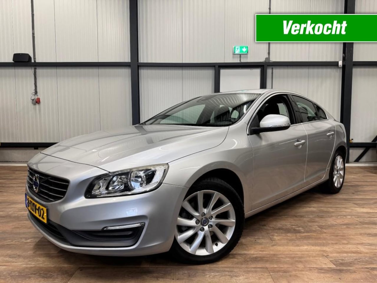 Volvo S60 - 1.6 T3 Momentum / AUTOMAAT / NAVI / CRUISE / CLIMA / - AutoWereld.nl