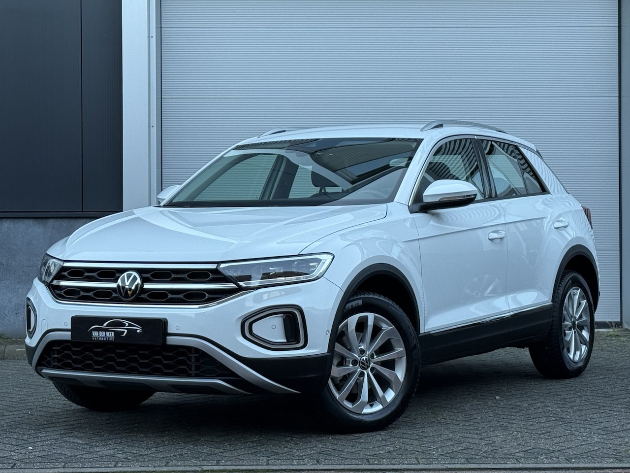 Volkswagen T-Roc - 1.5 TSI Style | Camera | Apple Carplay | Trekhaak | IQ Light - AutoWereld.nl