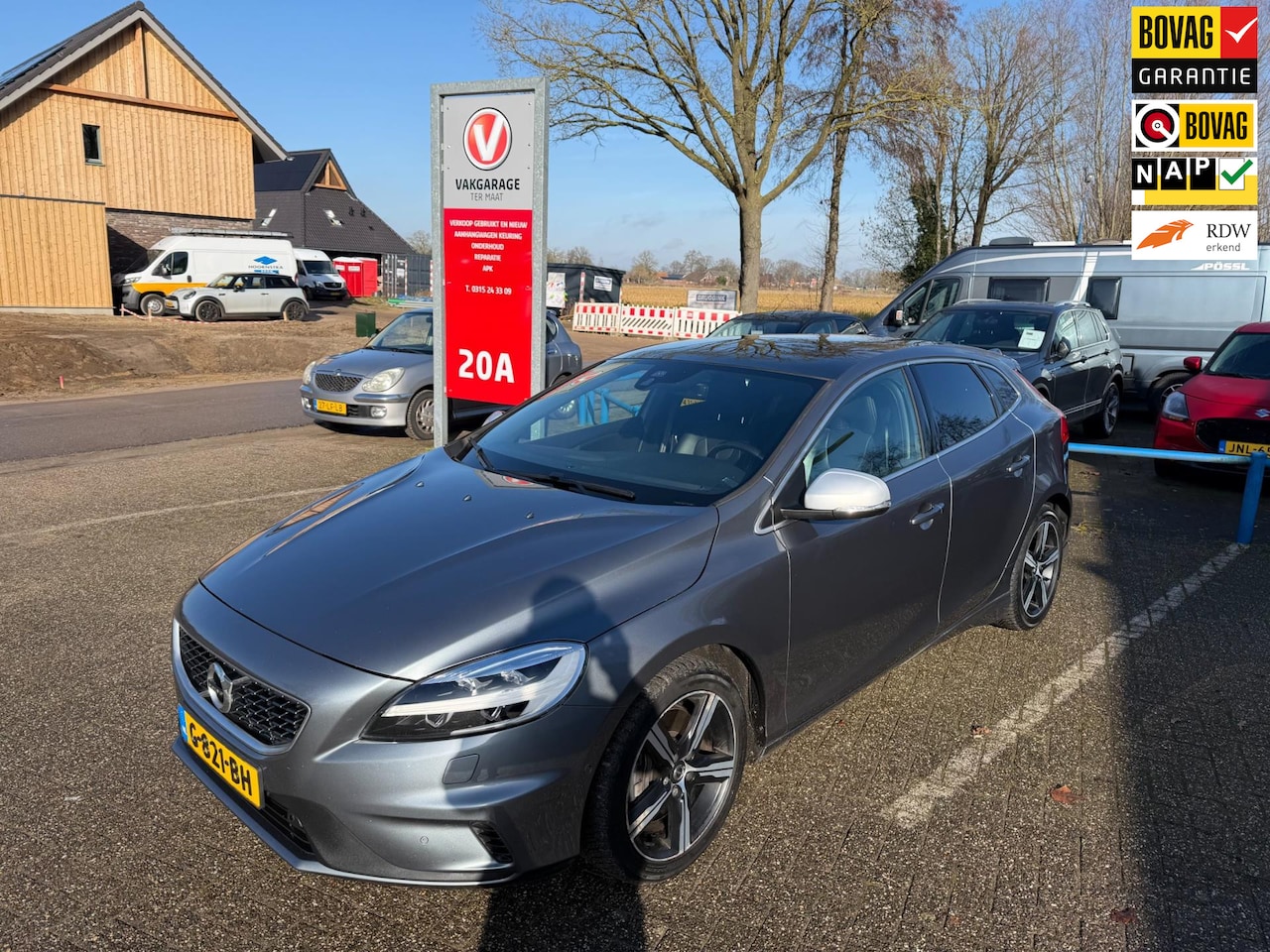 Volvo V40 - 1.5 T3 Polar+ Sport | R-design | Panoramadak | Trekhaak | All Season - AutoWereld.nl