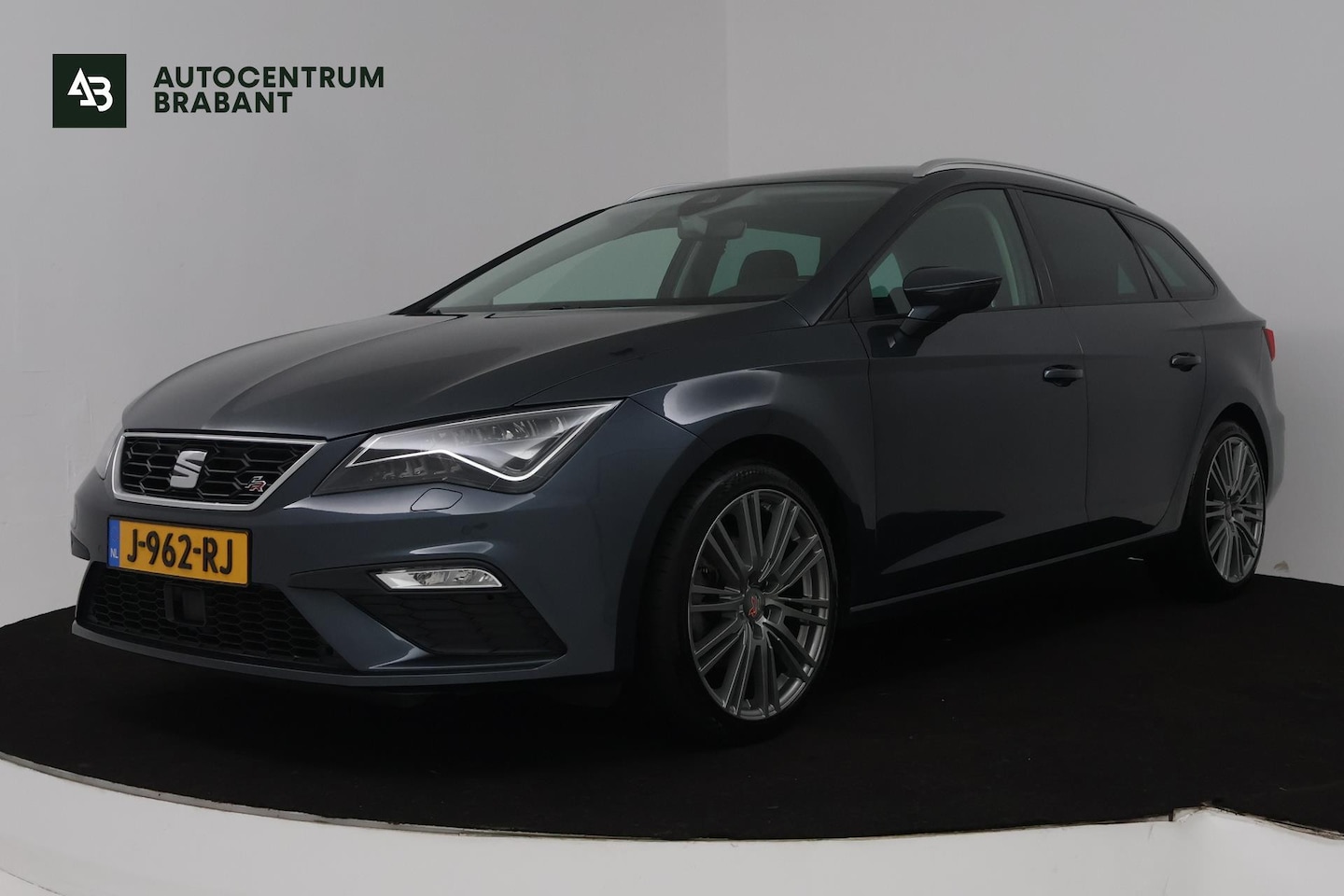 SEAT Leon ST - 1.5 TSI FR Ultimate Edition (SFEERVERLICHTING, STOELVERWARMING, NAVIGATIE CARPLAY, CRUISE - AutoWereld.nl