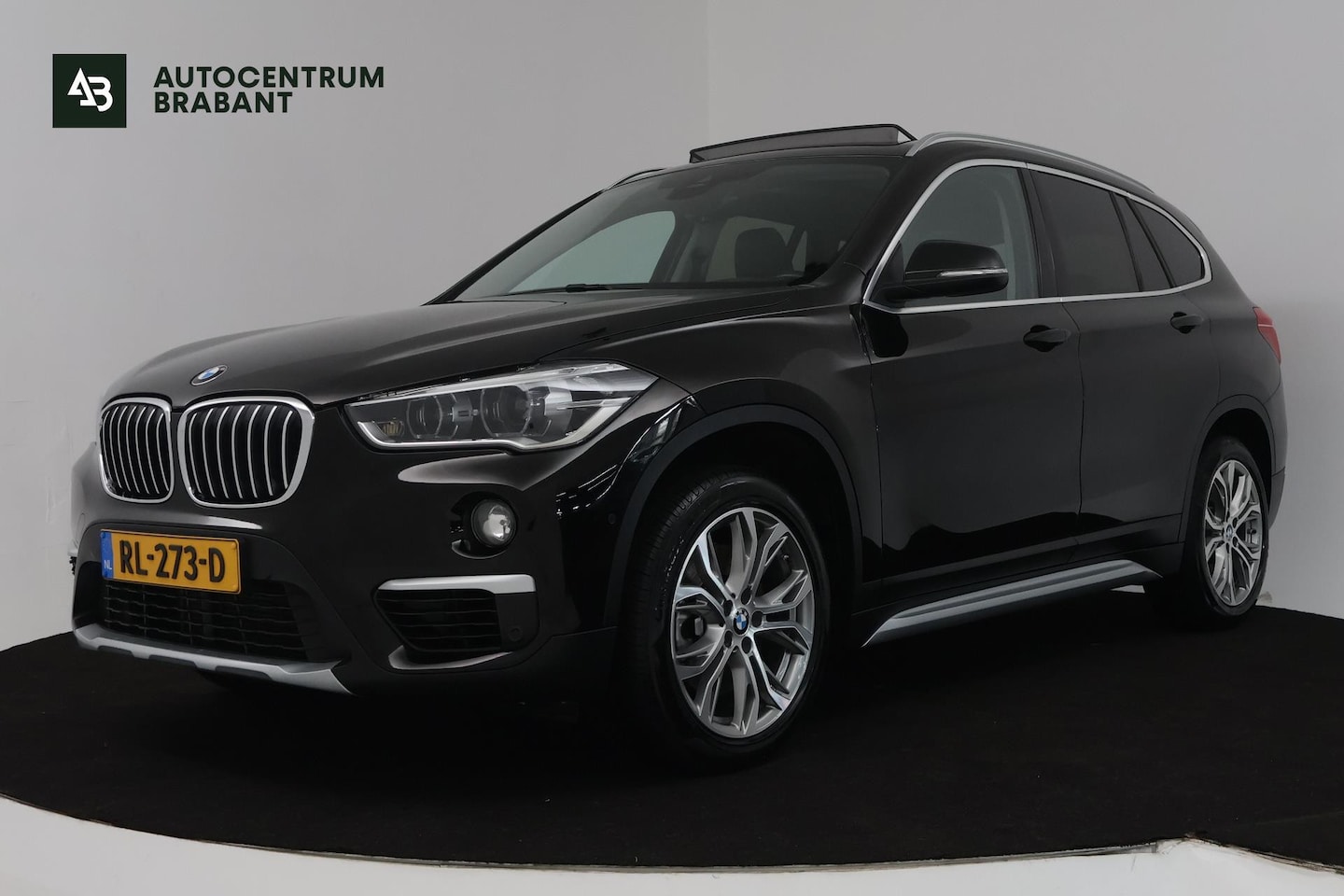 BMW X1 - SDrive20i Corporate Lease High Executive (PANORAMADAK, TREKHAAK, CRUISE ADAPTIEF, HEAD-UP, - AutoWereld.nl
