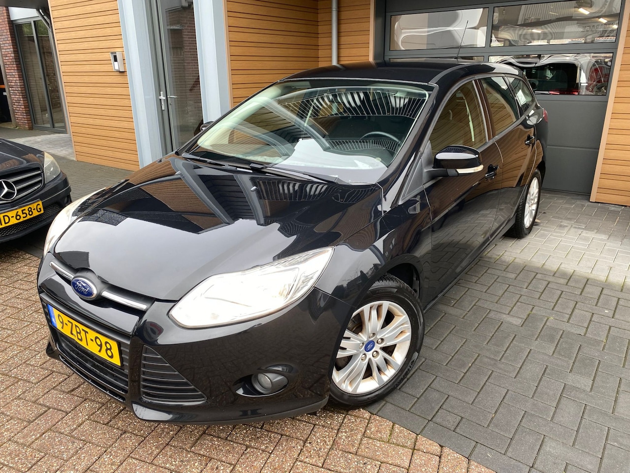 Ford Focus Wagon - 1.0 EcoBoost Titanium | Airco | Cruise | All-season banden. - AutoWereld.nl