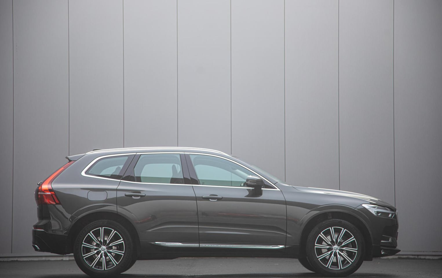 Volvo XC60 - 2.0 B4 AWD Inscription | Panoramadak | H/K Audio | Trekhaak - AutoWereld.nl