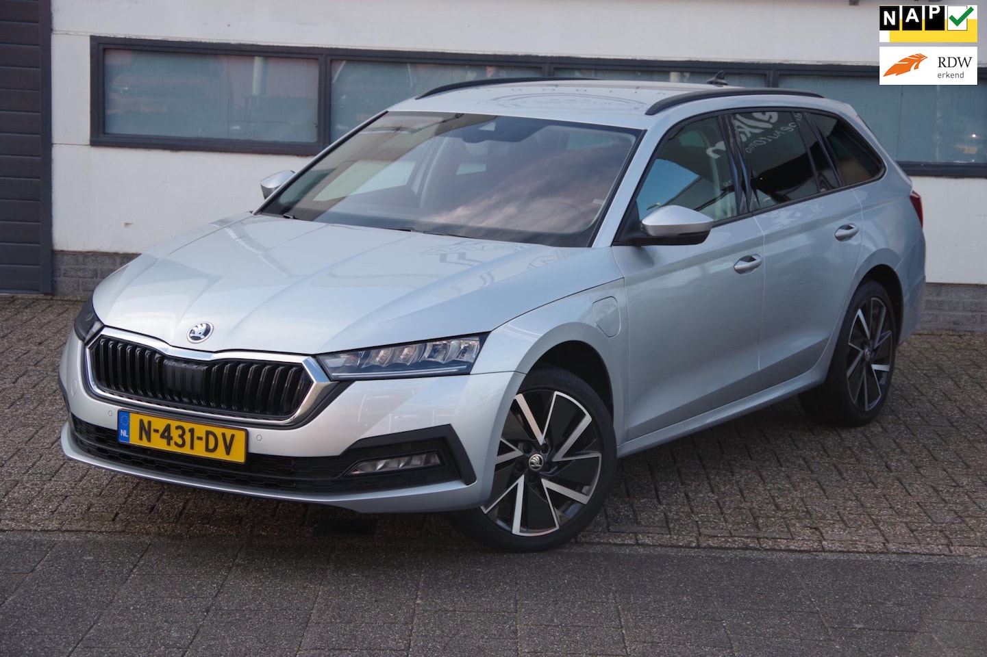 Skoda Octavia Combi - 1.4 TSI iV PHEV Business Edition /NL Auto/ Dealer onderhouden/ 1e eigenaar/ - AutoWereld.nl