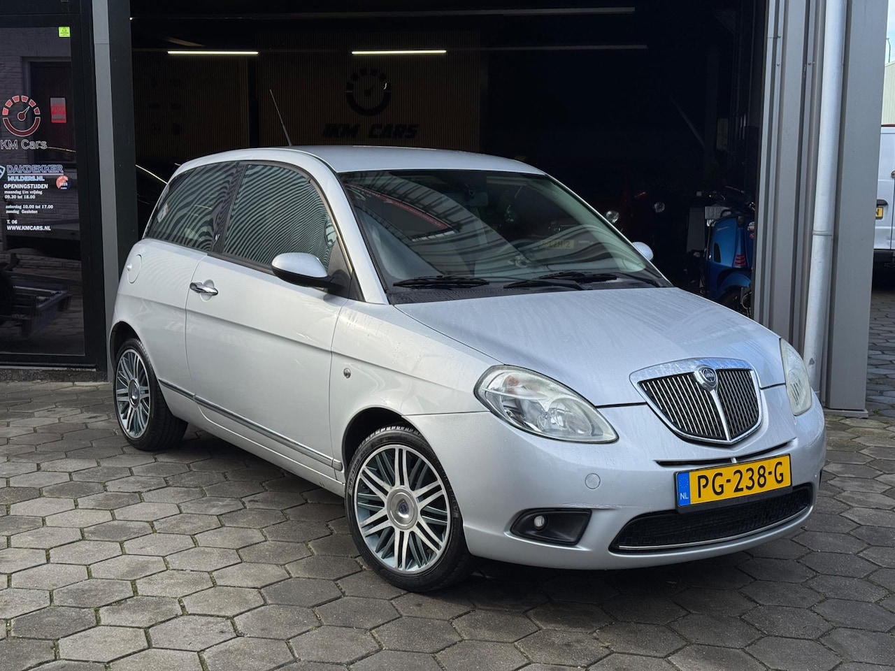 Lancia Y(psilon) - Ypsilon 1.4-16V Oro - Airco - Lage km - NEW APK! - - AutoWereld.nl