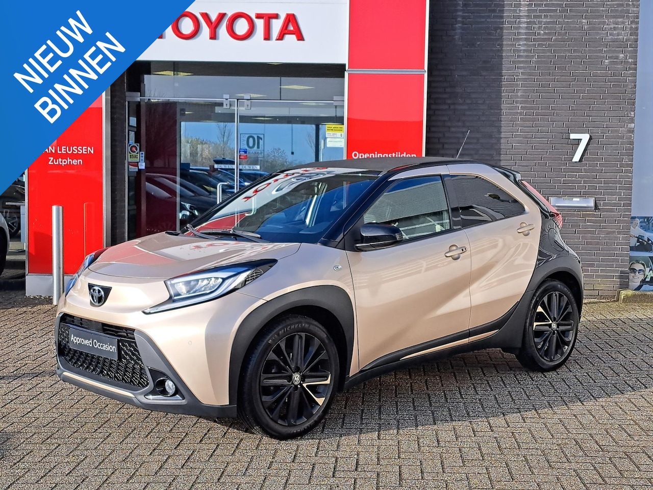 Toyota Aygo X - ENVY CABRIO PDC STOELVERWARMING ELEKTRISCH VOUWDAK ZWARTE VELGEN - AutoWereld.nl