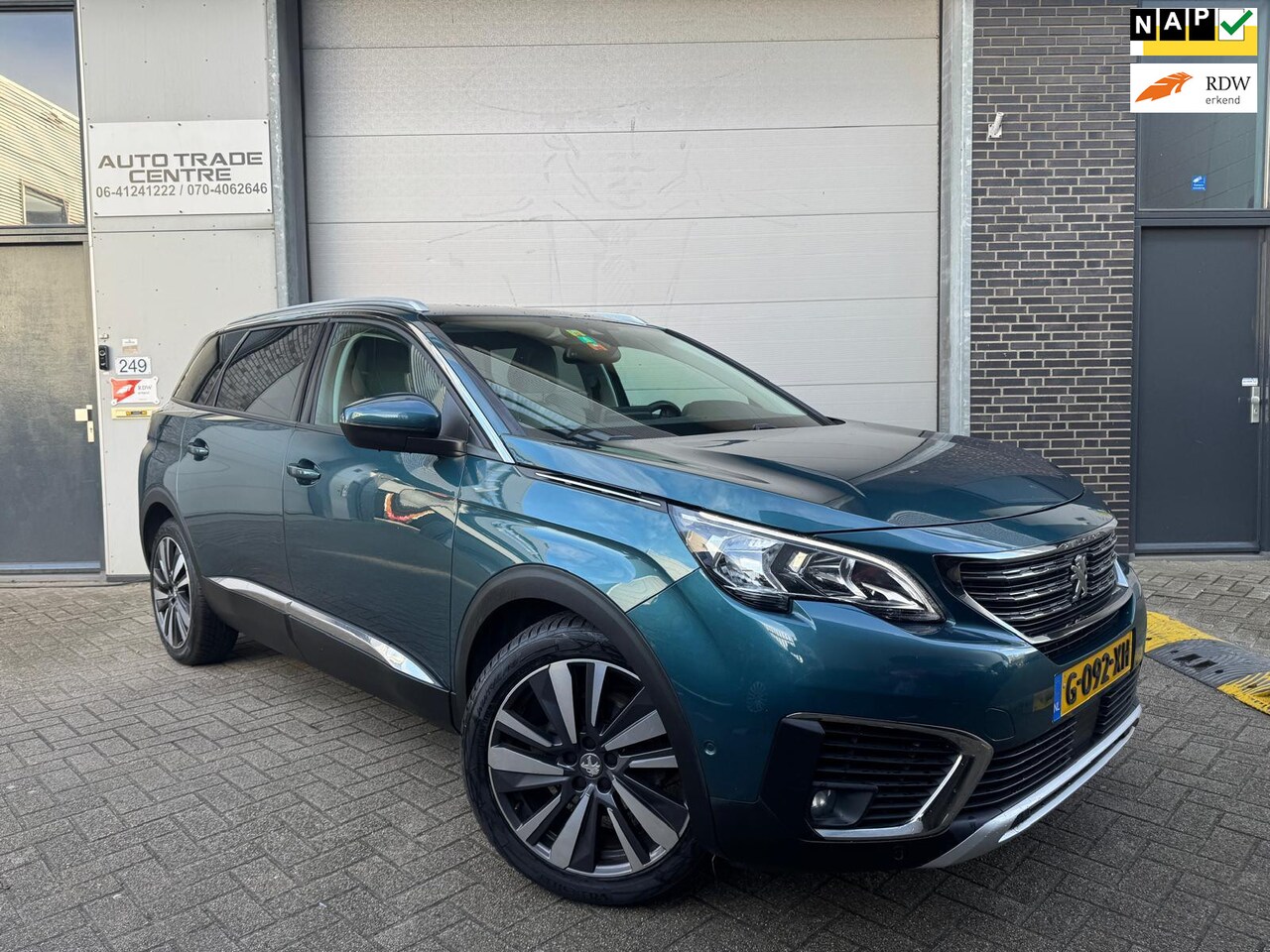 Peugeot 5008 - 1.2 PureTech Allure 7p. [Dodehoek detector | Carplay | Trekhaak | Cruise | Dealer OH] - AutoWereld.nl