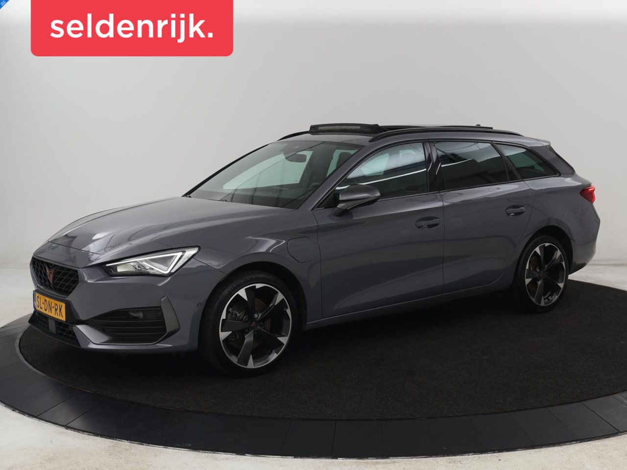 CUPRA Leon - 1.4 eHybrid | Panoramadak | Stoelverwarming | Leder | Carplay | Adaptive cruise | Camera | - AutoWereld.nl