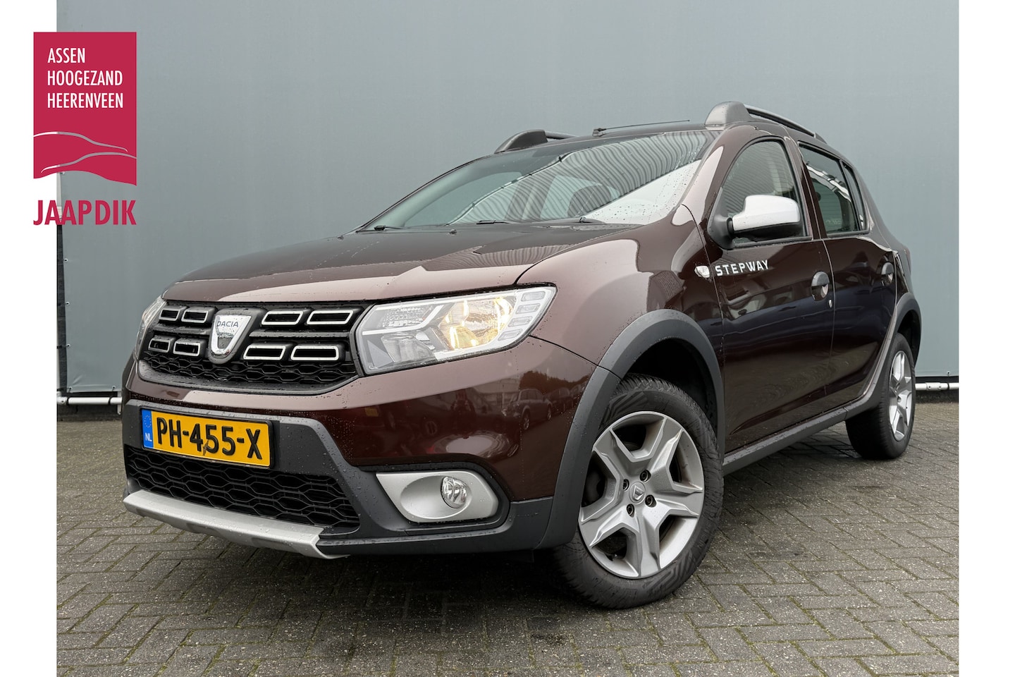 Dacia Sandero Stepway - BJR 2017 0.9 TCe 90 PK Stepway Laureate CAMERA | TELEFONIE | AIRCO | CRUISE | NAVI - AutoWereld.nl