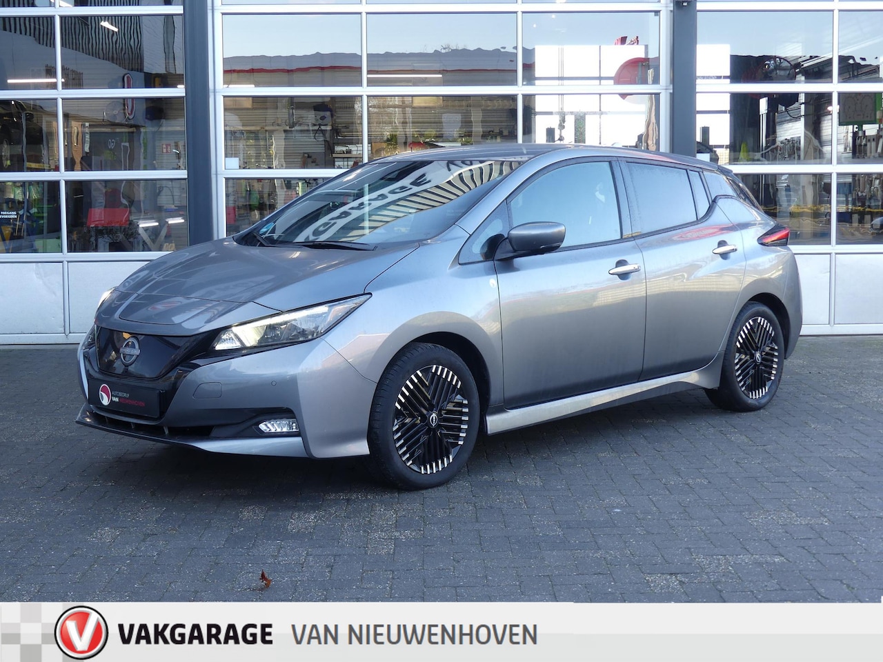 Nissan LEAF - N-Connecta 40 kWh *t/m 10de bouwjaar garantie! - AutoWereld.nl
