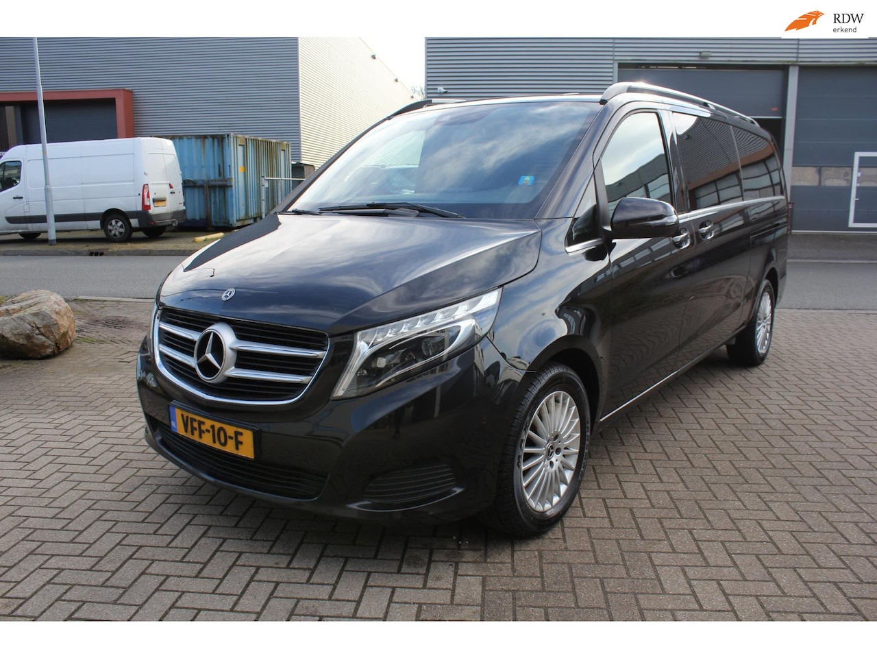 Mercedes-Benz V-klasse - 250d 4-MATIC Extra Lang DC Avantgarde 250d 4-MATIC Extra Lang DC Avantgarde - AutoWereld.nl
