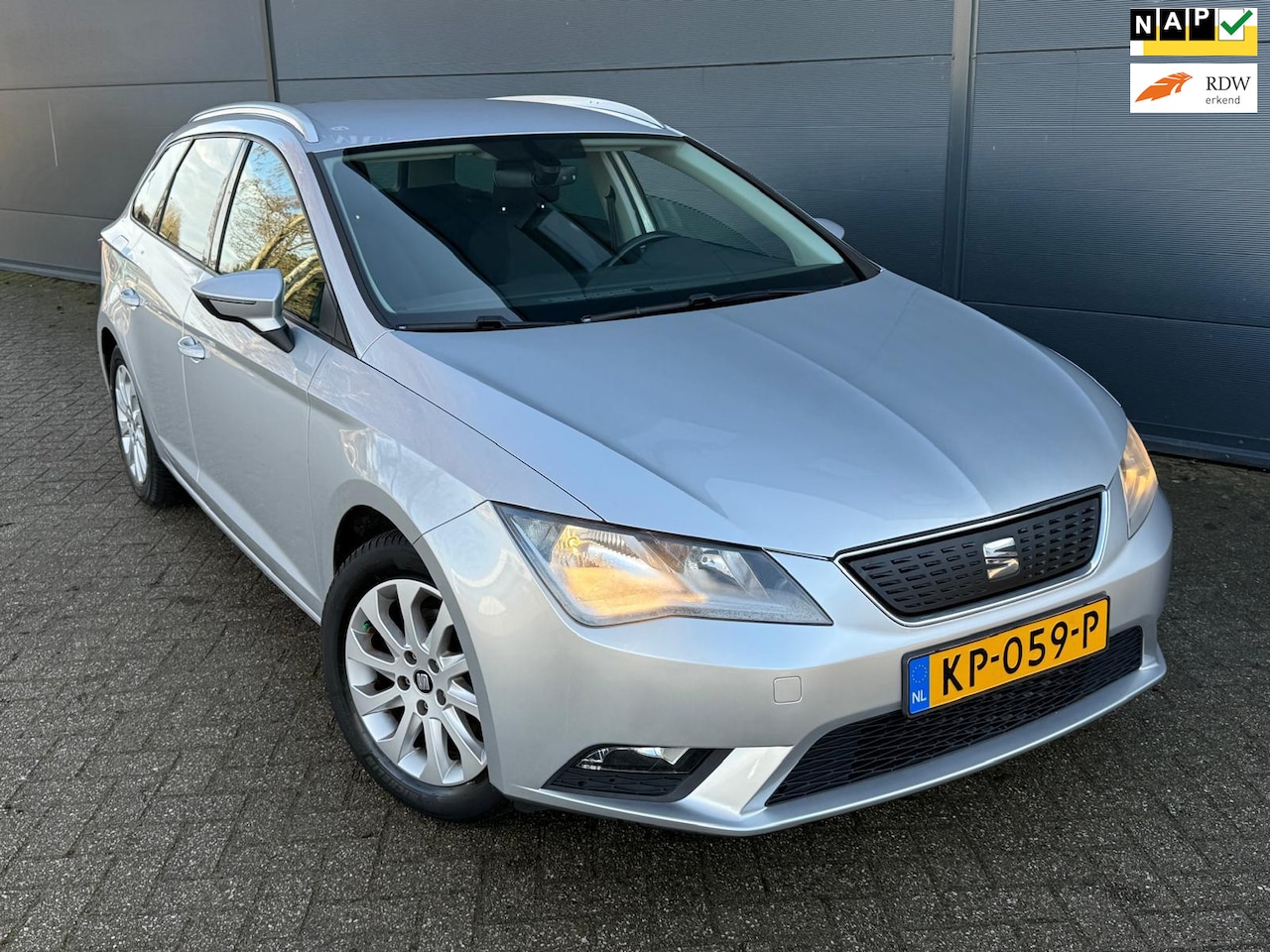 SEAT Leon ST - 1.0 EcoTSI/Navi/carplay/cruise/parkeersensoren - AutoWereld.nl