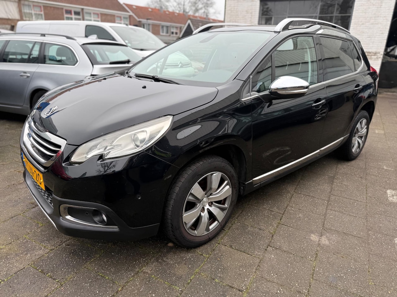 Peugeot 2008 - 1.2 VTi Allure Pack Premium Plus Panorama - AutoWereld.nl