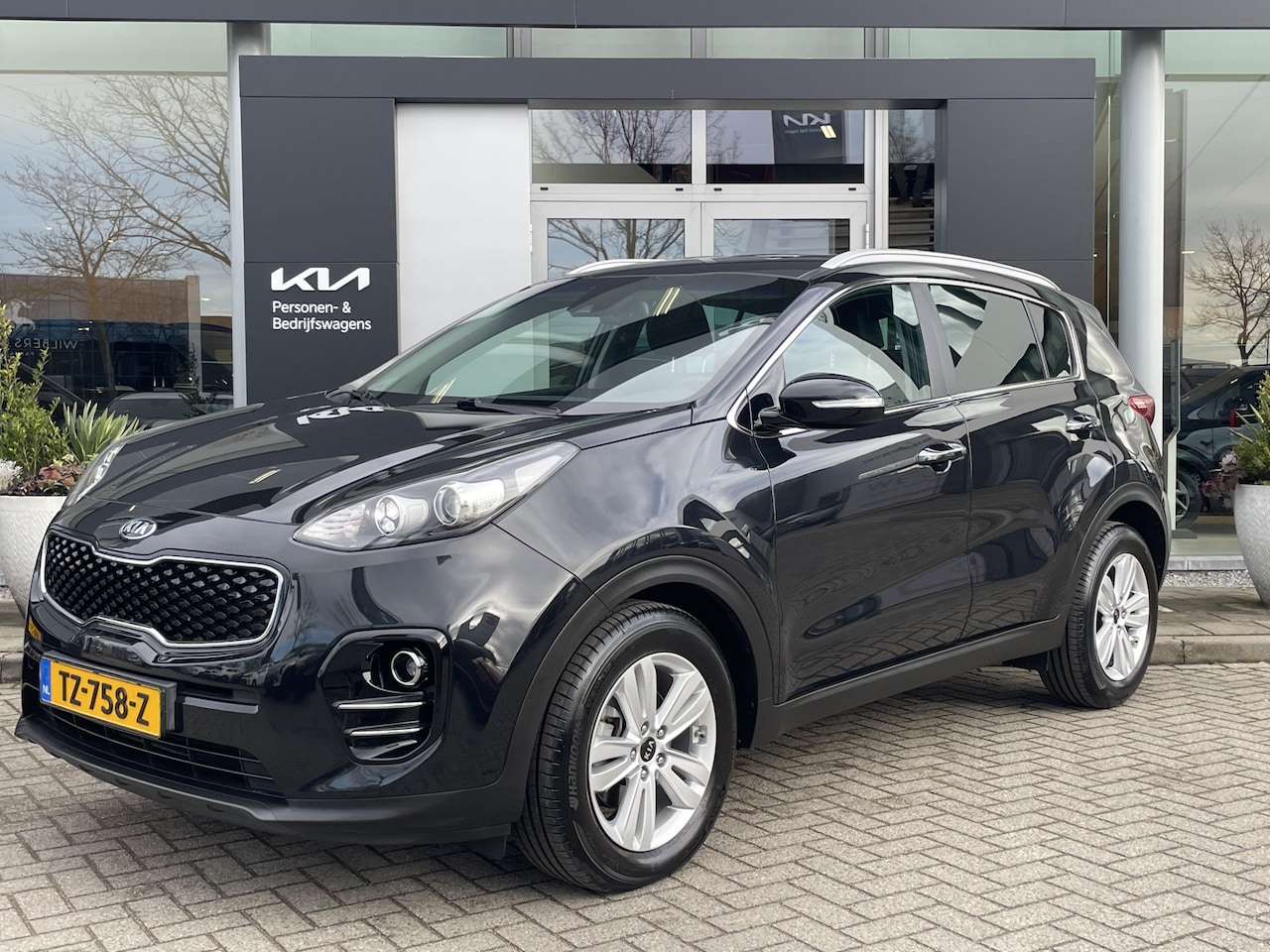 Kia Sportage - 1.6 GDI DynamicLine | CarPlay | Cruise | Camera | Info Bas: 0492-588982 Info Bas: 0492-588 - AutoWereld.nl