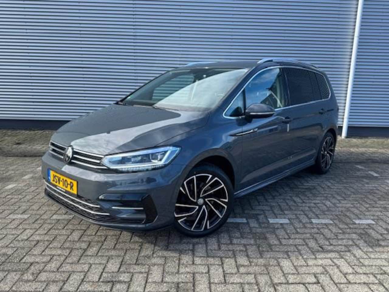 Volkswagen Touran - 1.5 TSI R-Line Exclusive 7p,afn.Trekhaak,Navigatie,parkeersensoren/Camera,stoelverwarming, - AutoWereld.nl