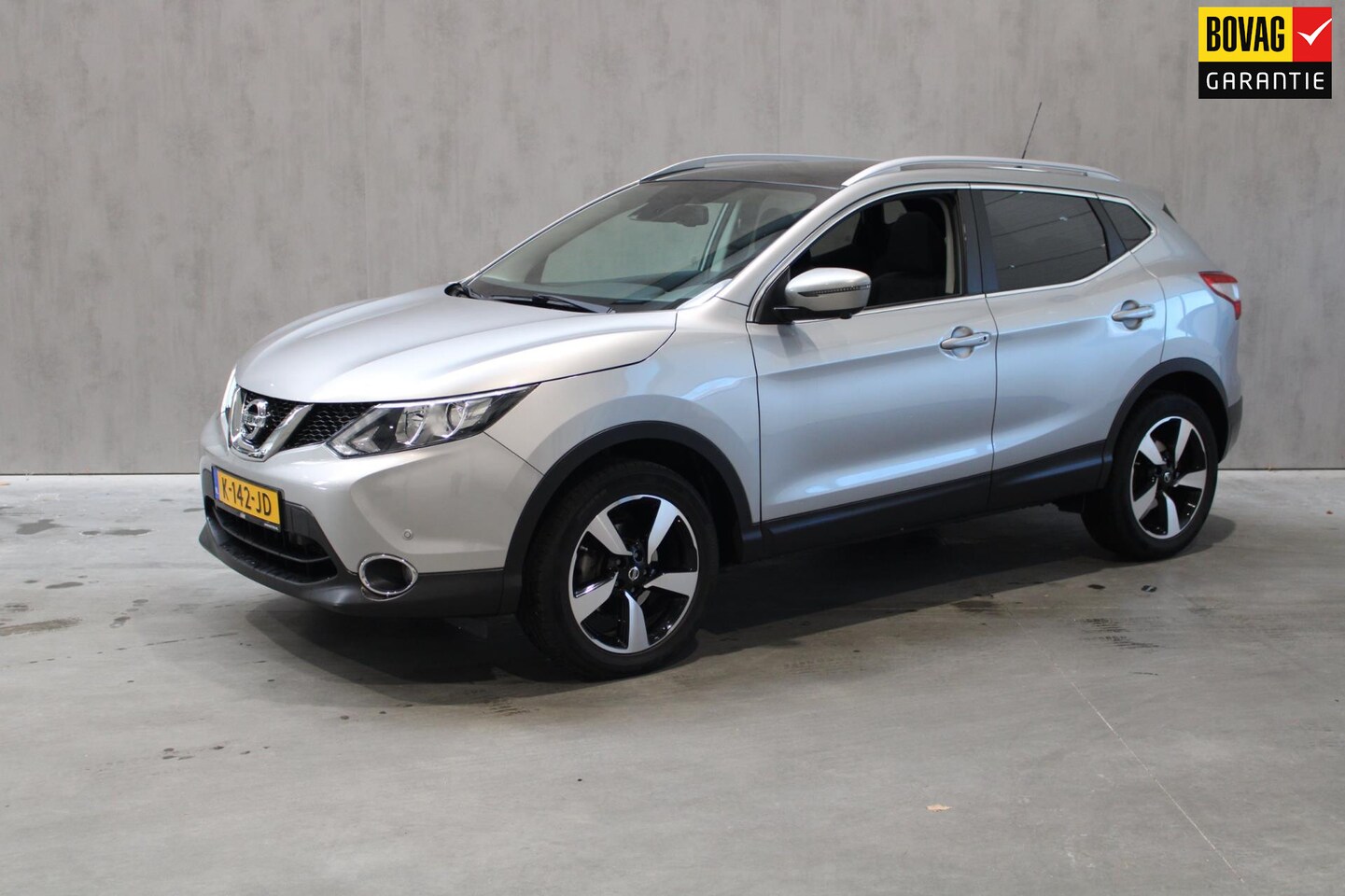Nissan Qashqai - 1.2 N-Connecta Camera/Navi/Panoramadak Rijklaar incl 12 maanden bovag garantie - AutoWereld.nl
