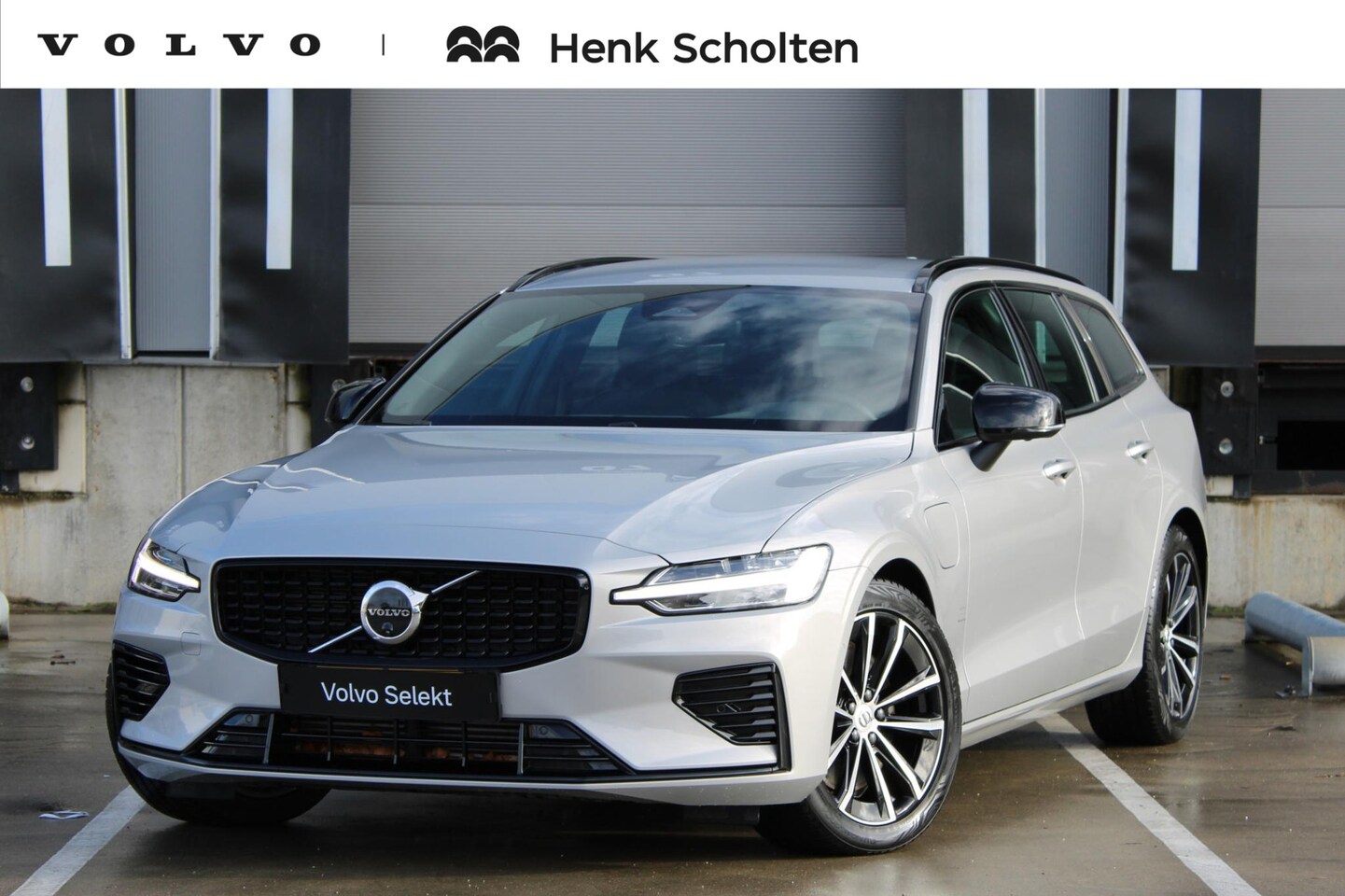 Volvo V60 - T6 Plug-in hybrid AWD Plus Dark | Trekhaak | Verwarmbare voorstoelen+stuurwiel+achterbank - AutoWereld.nl