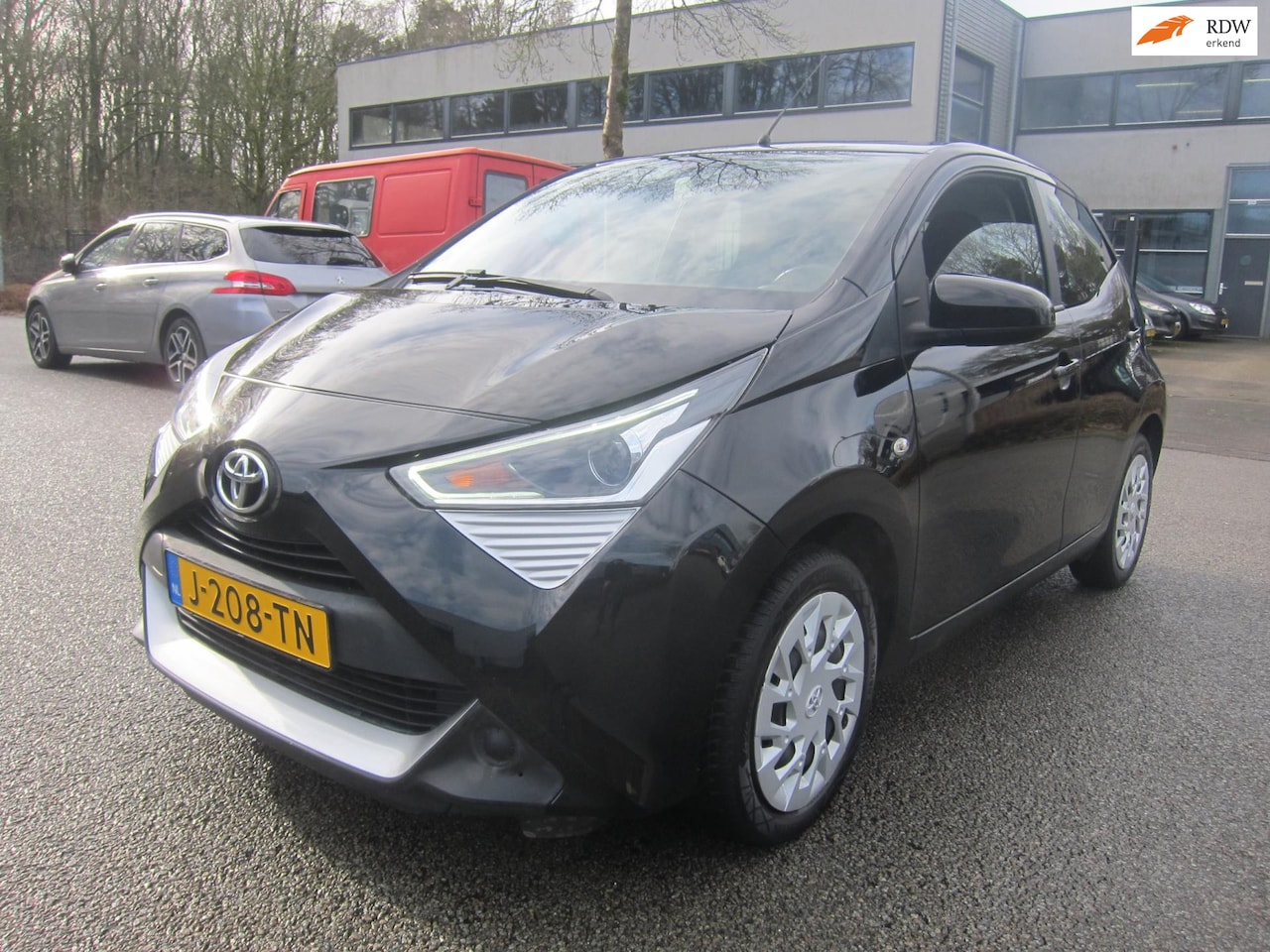 Toyota Aygo - 1.0 VVT-i x-play CAMERA APPLE CARPLAY ANDROID AUTO !! - AutoWereld.nl