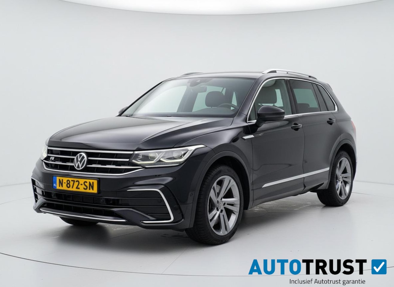 Volkswagen Tiguan - 1.5 TSI R-Line STOEL/STUURVERW. TREKHAAK DIGIDASH - AutoWereld.nl