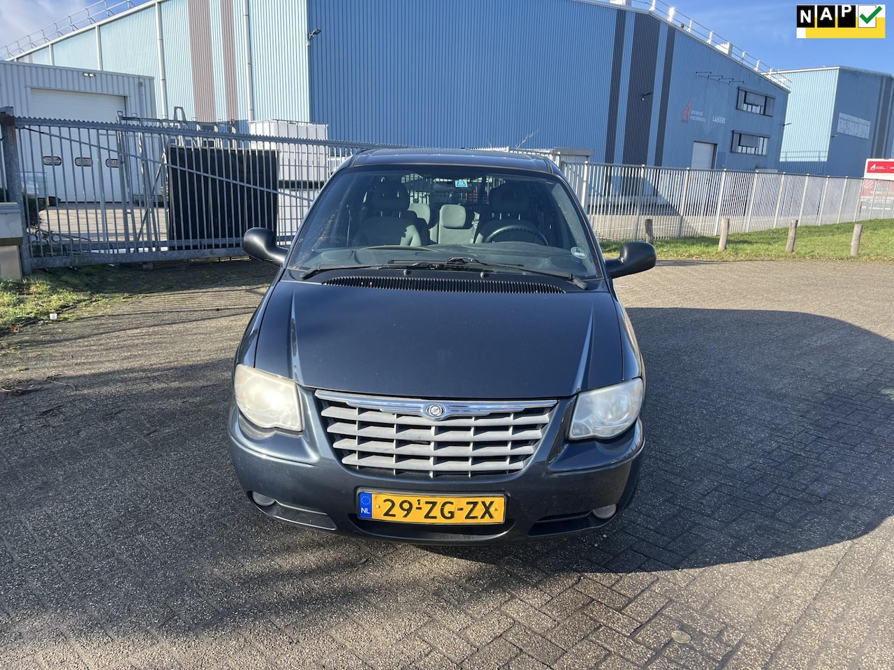 Chrysler Grand Voyager - 3.3i V6 SE 3.3i V6 SE - AutoWereld.nl