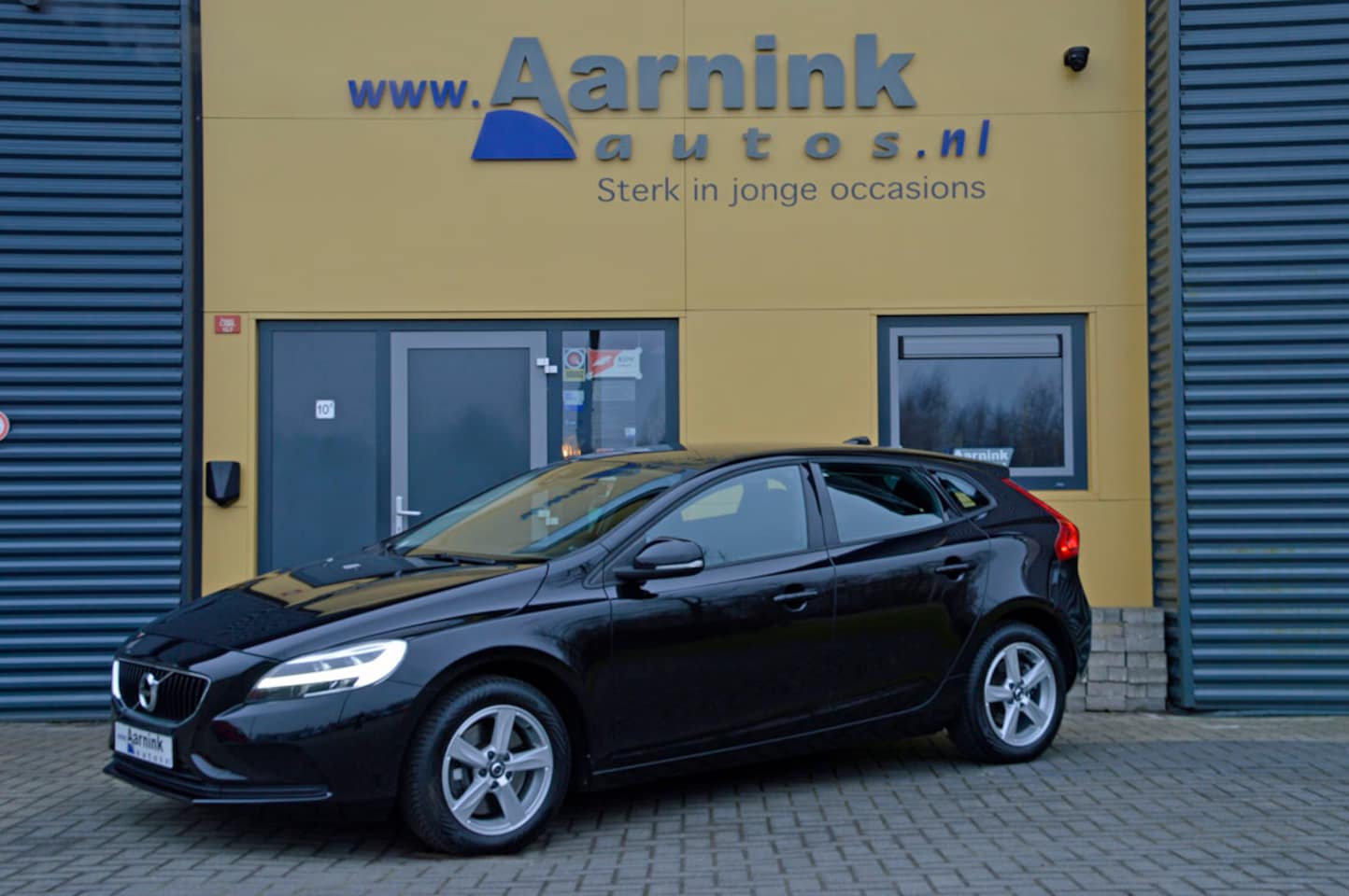 Volvo V40 - 1.5 T2 Polar + navigatie, winterpack, xenon, lm velgen - AutoWereld.nl